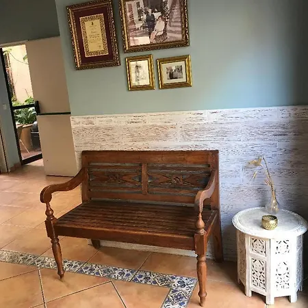 Macavi Guest house